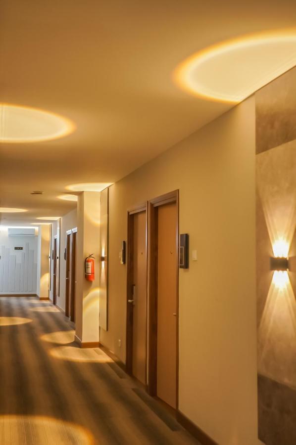 Front One King Hotel Tuban 투반 외부 사진