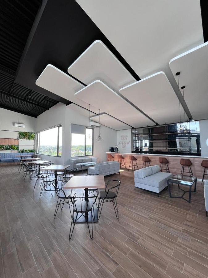 Front One King Hotel Tuban 투반 외부 사진