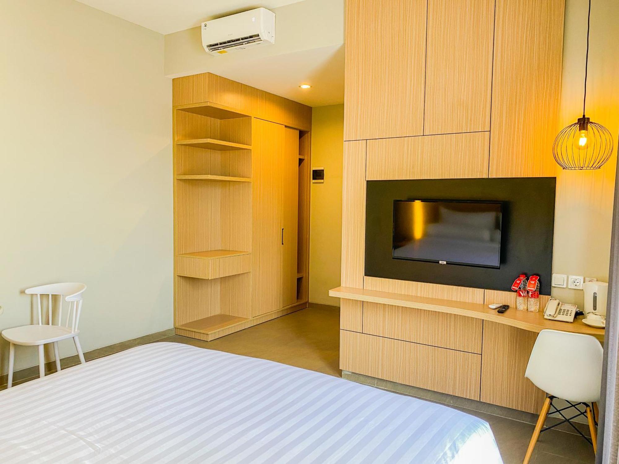 Front One King Hotel Tuban 투반 외부 사진